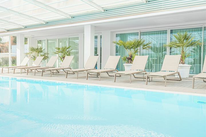 Pool 25 of 33
