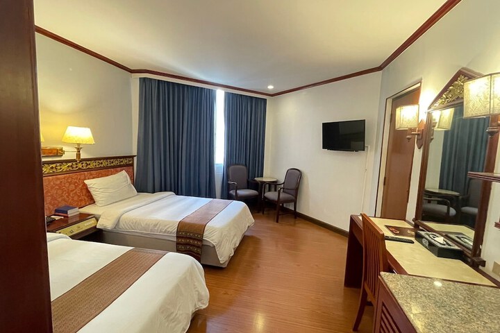 Room 14 of 65