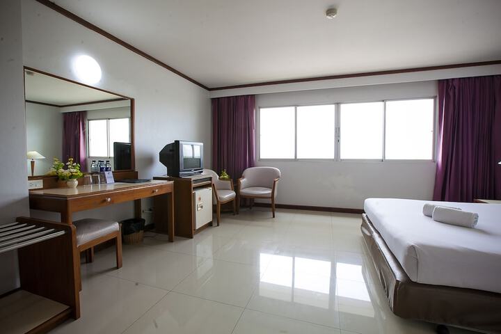 Room 57 of 143