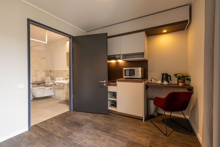 Room 16 of 33