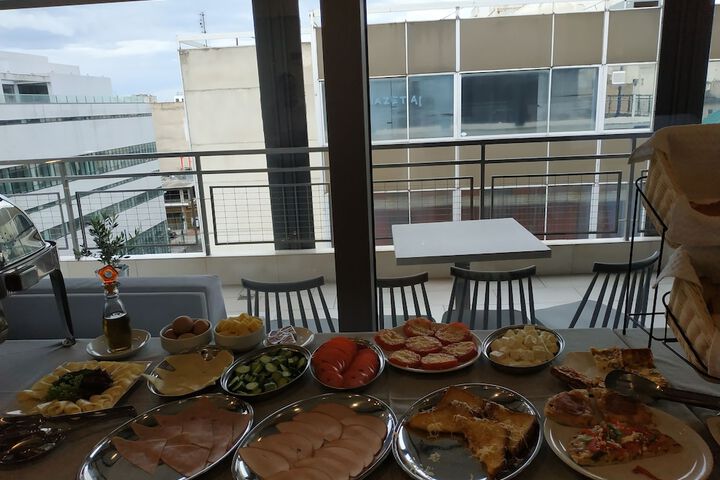 Breakfast/Coffee Service 62 of 111