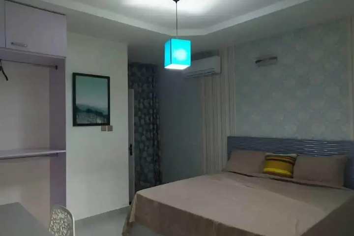 Room 4 of 11
