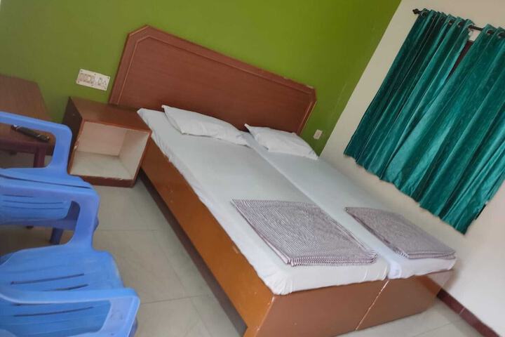 Room 3 of 25