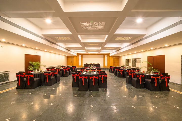 Ballroom/Hall 72 of 86