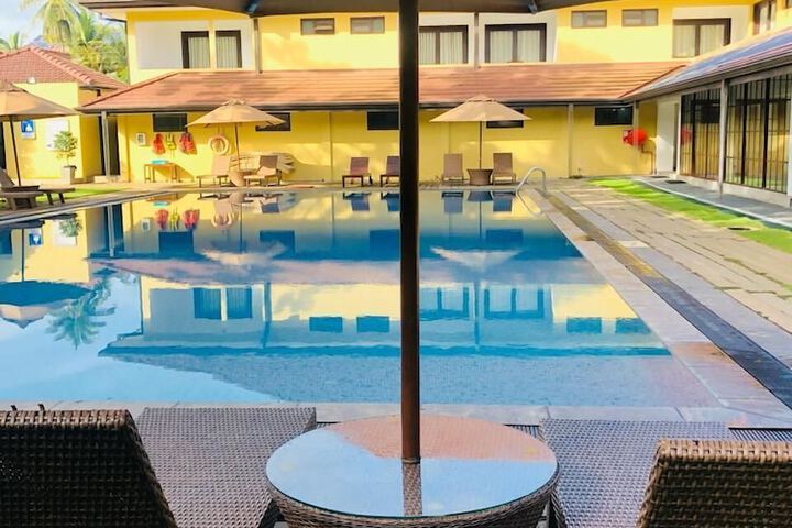 Hotel Pool