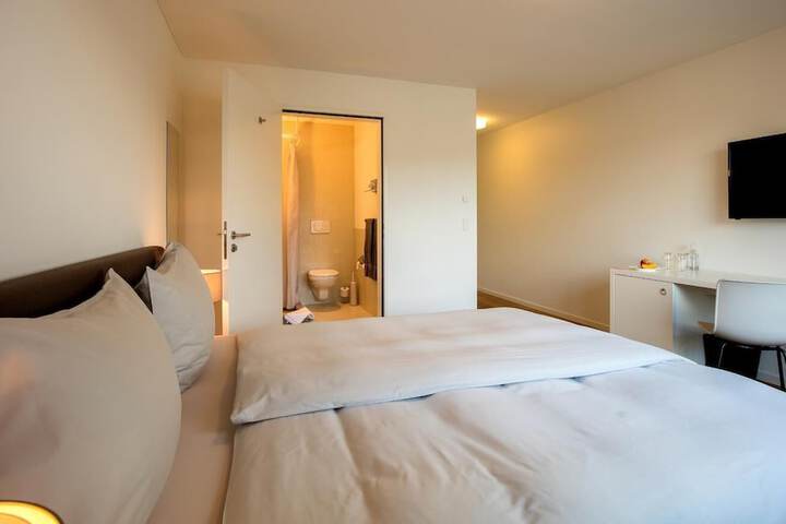 Room 6 of 25
