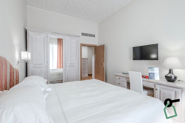 Room 10 of 72