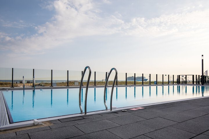 Hotel with Pool