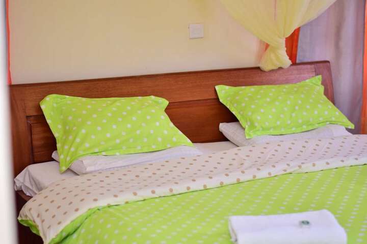 Room 9 of 28