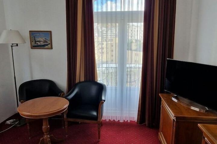 Room 25 of 90
