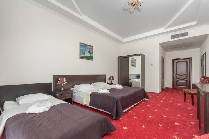 Room 10 of 98