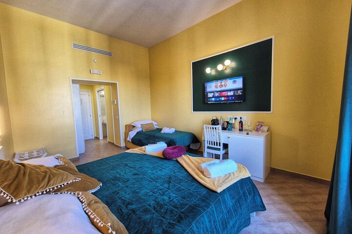 Room 13 of 36