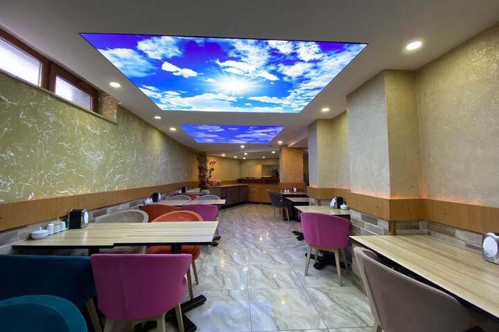Dining 8 of 9