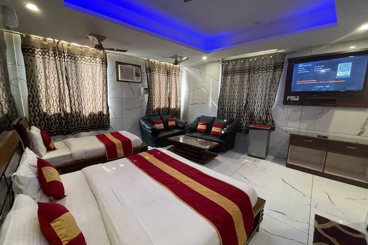 Room 9 of 25