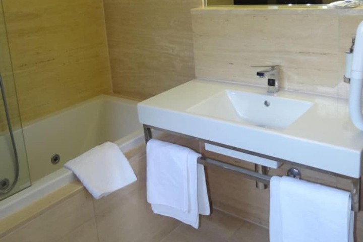 Jetted tub