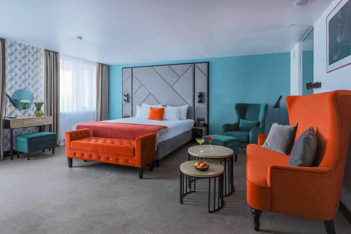 Room 17 of 35