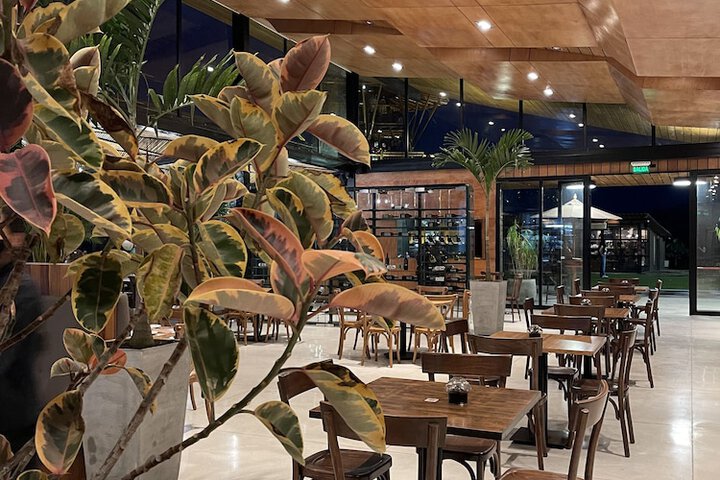 Dining 59 of 82