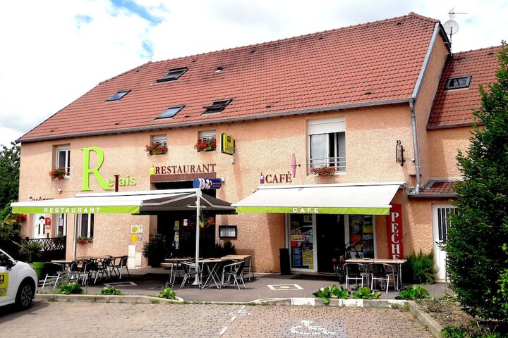 Hôtel Relais du Lac in Villegusien-le-Lac