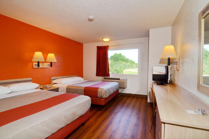 1 Queen Bed (9 of 9)