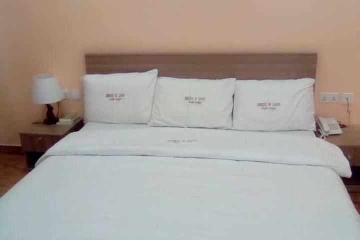 Room 5 of 13