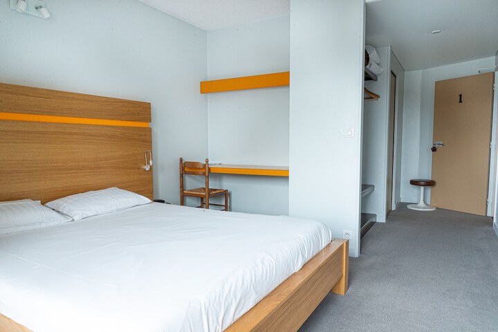 Room 7 of 38