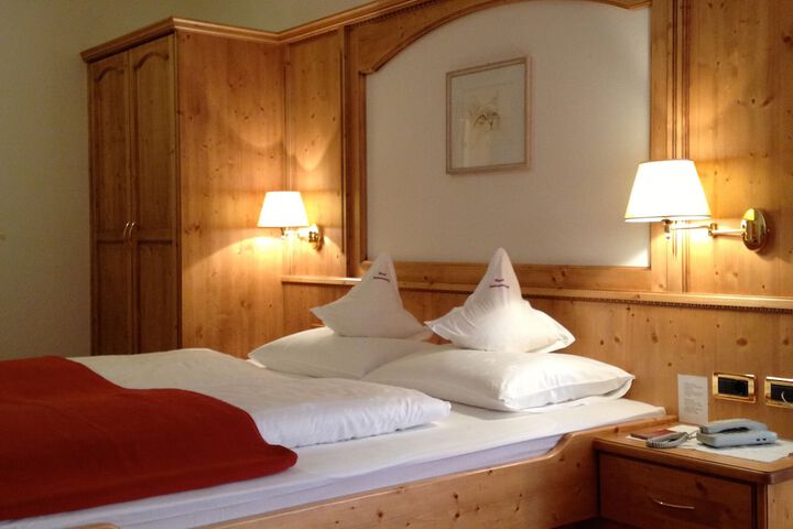 Room 3 of 86