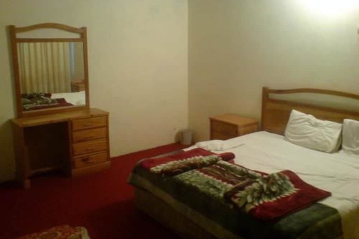 Room 6 of 12