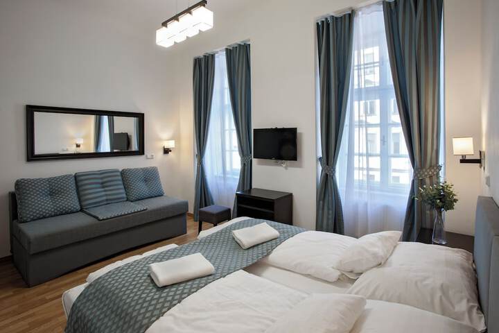 Room 34 of 93