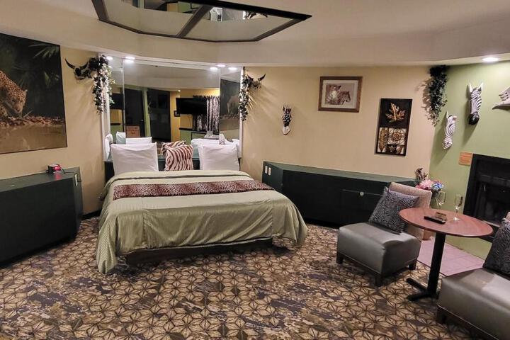 Room 35 of 284