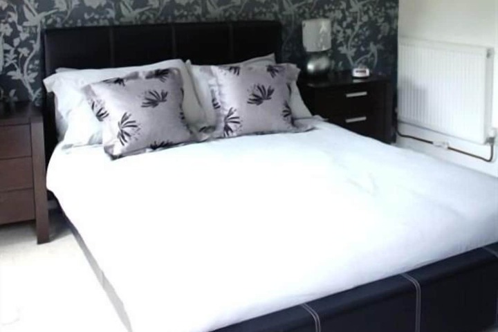 Room 3 of 8