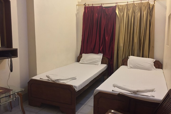 Room 14 of 83