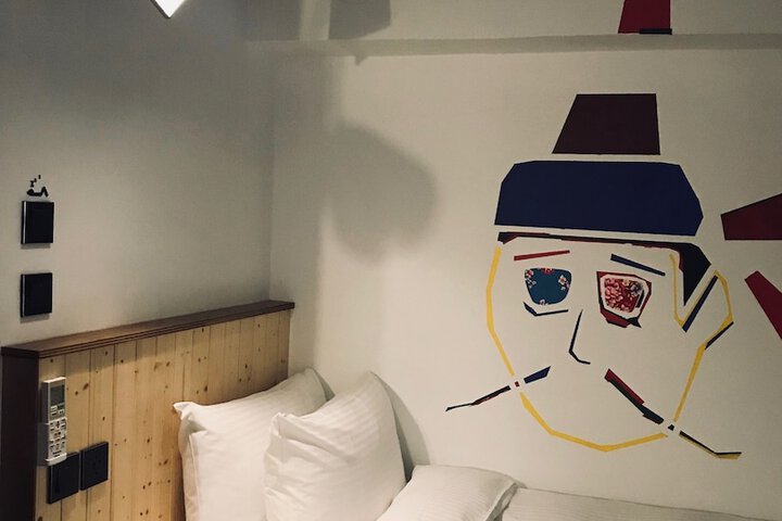Room 8 of 61