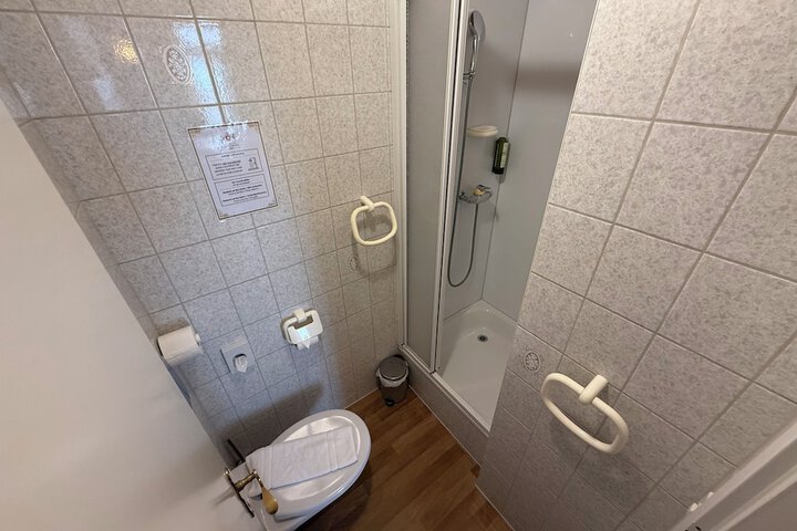 Room 54 of 163