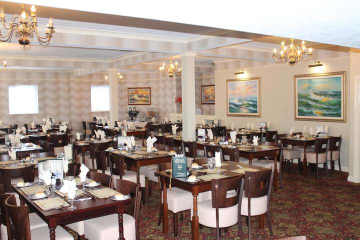 Dining 40 of 57