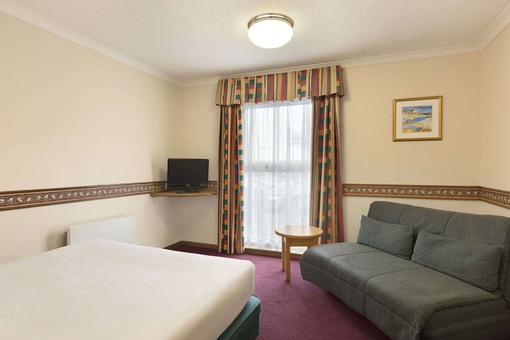 Room 8 of 16