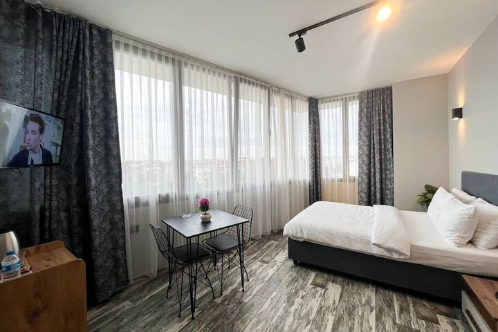 Room 4 of 10