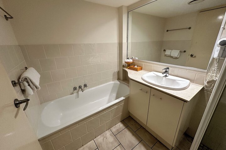 Room 70 of 108
