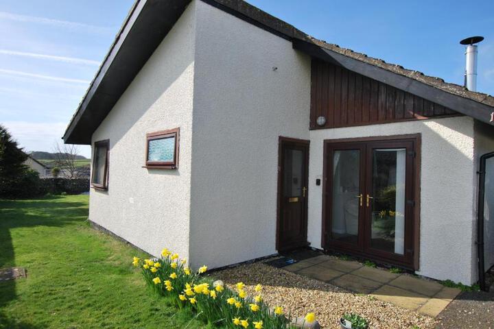 Exterior of 11 Laigh Isle