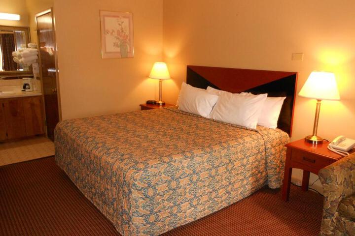 1 King Bed (7 of 12)