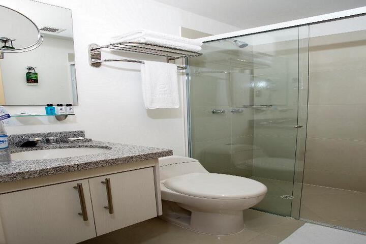Room 5 of 10