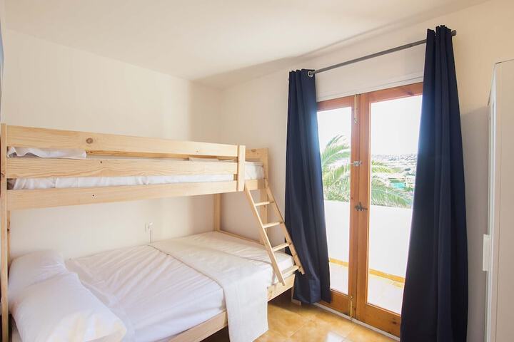Room 3 of 32