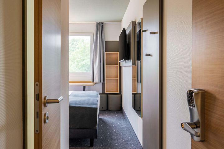 Room 5 of 30
