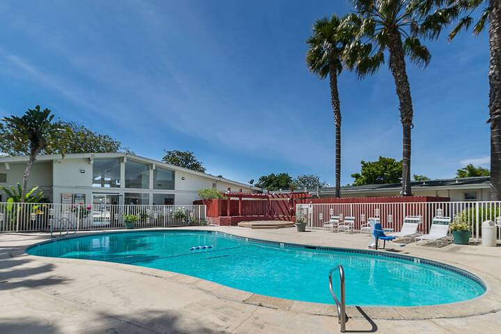 Pool Hotel