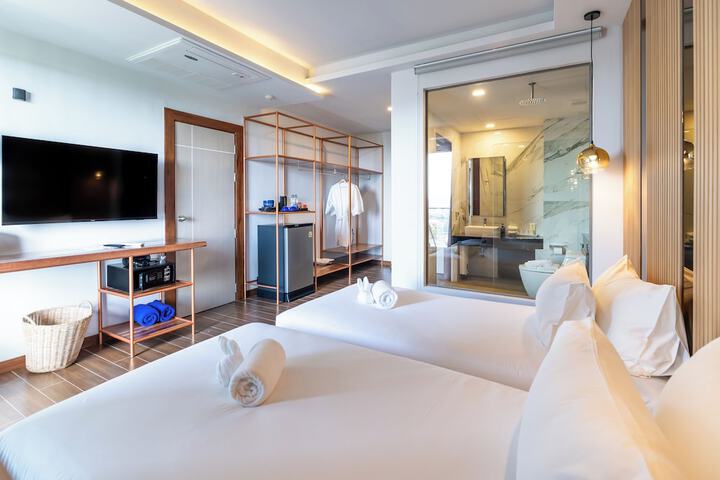 Room 183 of 336