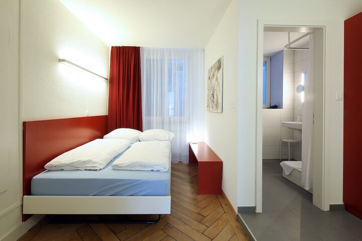 Room 18 of 60