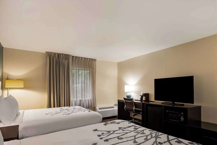 2 Queen Beds (8 of 8)