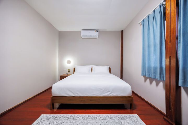 Room 21 of 38