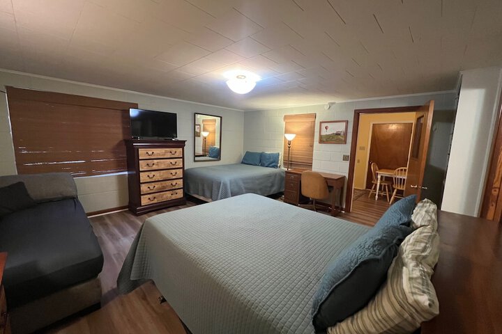 Room 4 of 98
