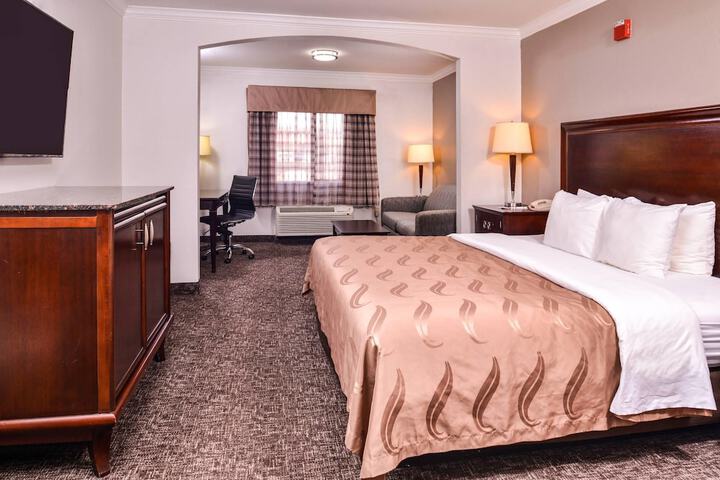 Room 32 of 65