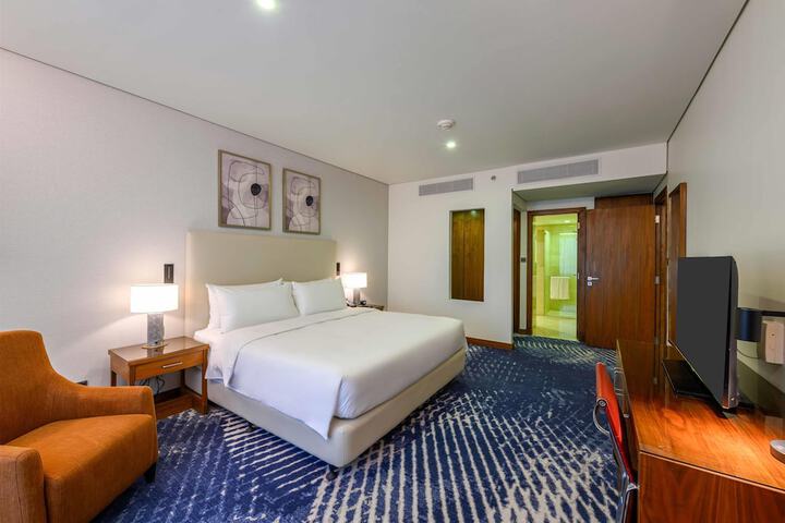 Room 33 of 106